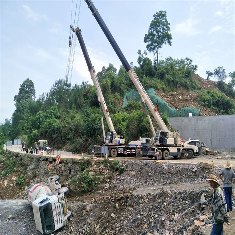 烟台汽车掉沟里叫吊车救援要多少钱