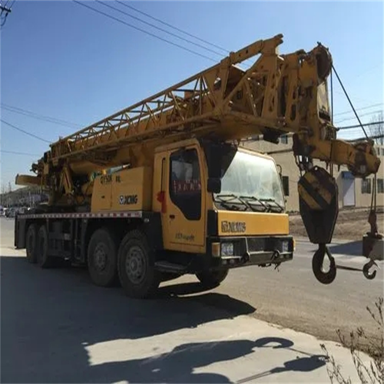 烟台吊车吊挖机吊哪里比较安全